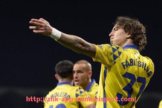 完美体育官方入口-法甲球员表现趋势分析：赛季中表现起伏与原因探讨