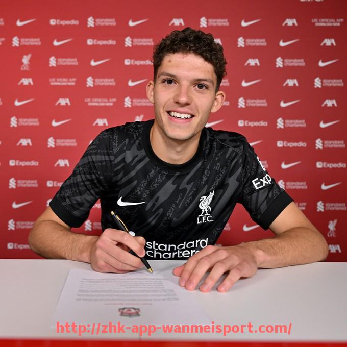 完美体育官方入口-拜仁慕尼黑是否曾参与英超?外界误解解析